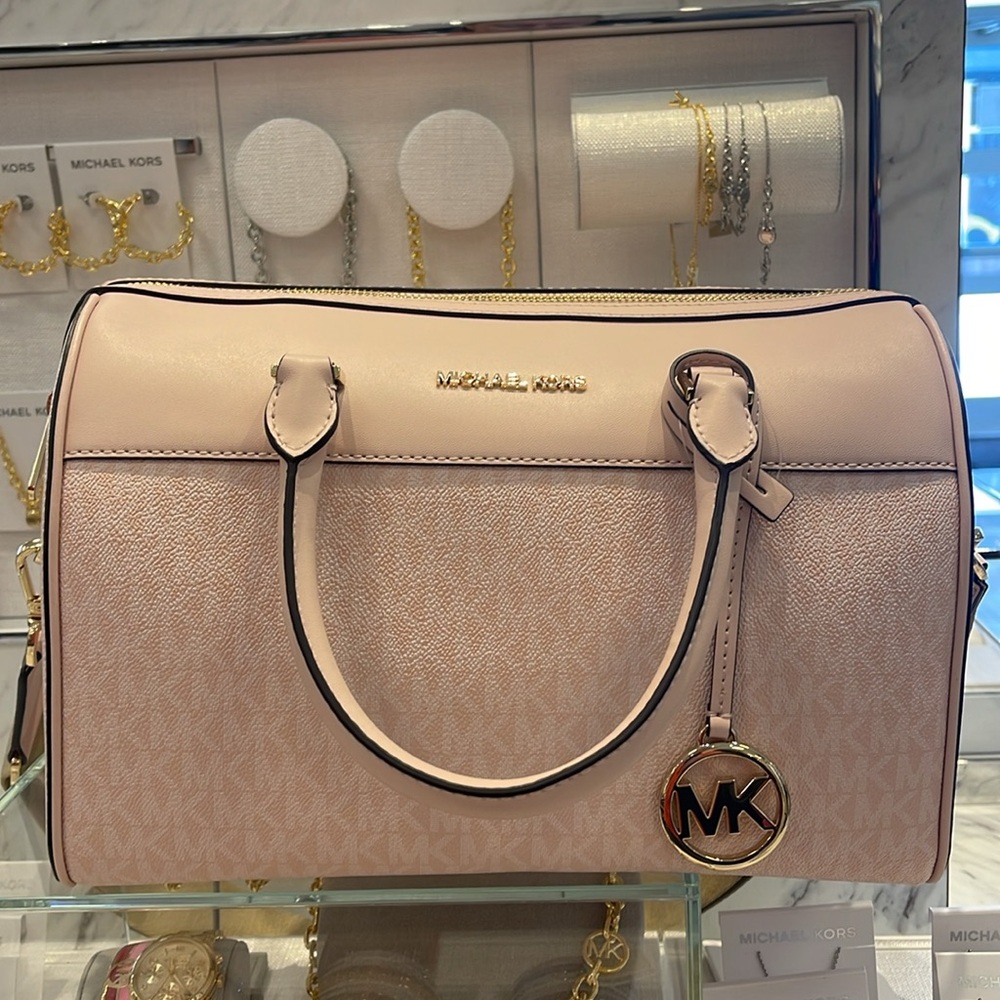 Michael Kors med Duffle Satchel Crossbody Bag Travel
Light Powder Blush
NWT - Picture 4 of 16